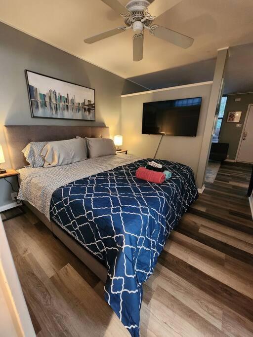 Blue Shark *W7* @ Montrose 1Br Private King Loft Leilighet Houston Eksteriør bilde